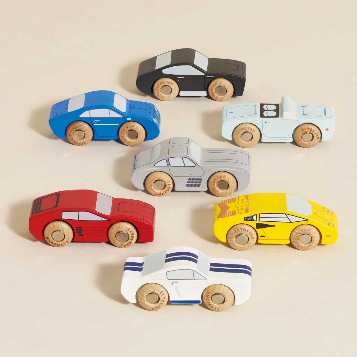 Le Toy Van classic wooden sports car set