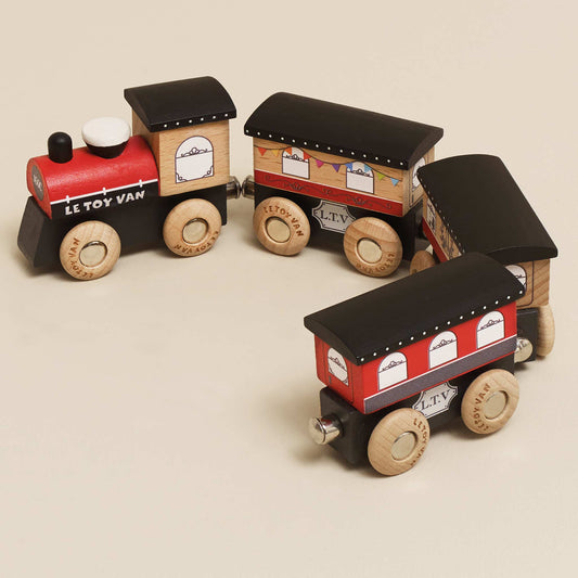 Le Toy Van Royal Express train and carriages